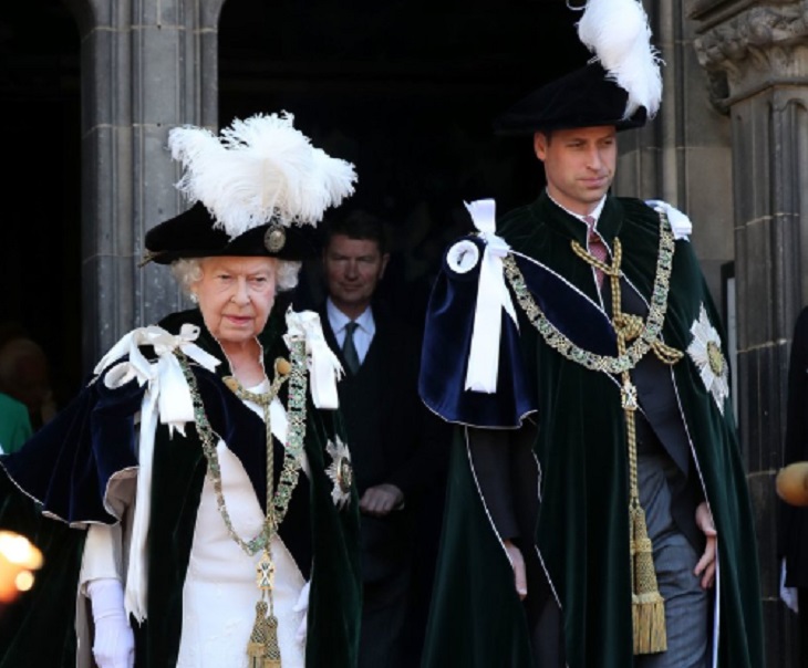 Queen Elizabeth Sends A Warning To Her Staff With This Signal