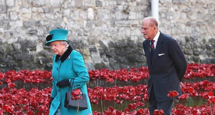 Queen Elizabeth Gets Close To Meghan Markle’s Mother Doria Ragland