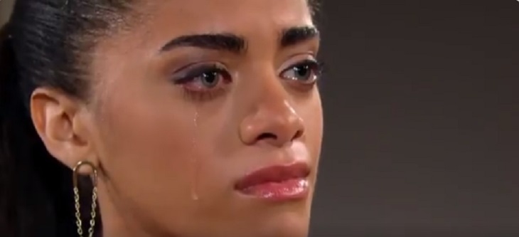 Bold and the Beautiful Spoilers: Zoe Puts Baby Swap Pieces Together – Stays Quiet To Protect Job At Forrester?