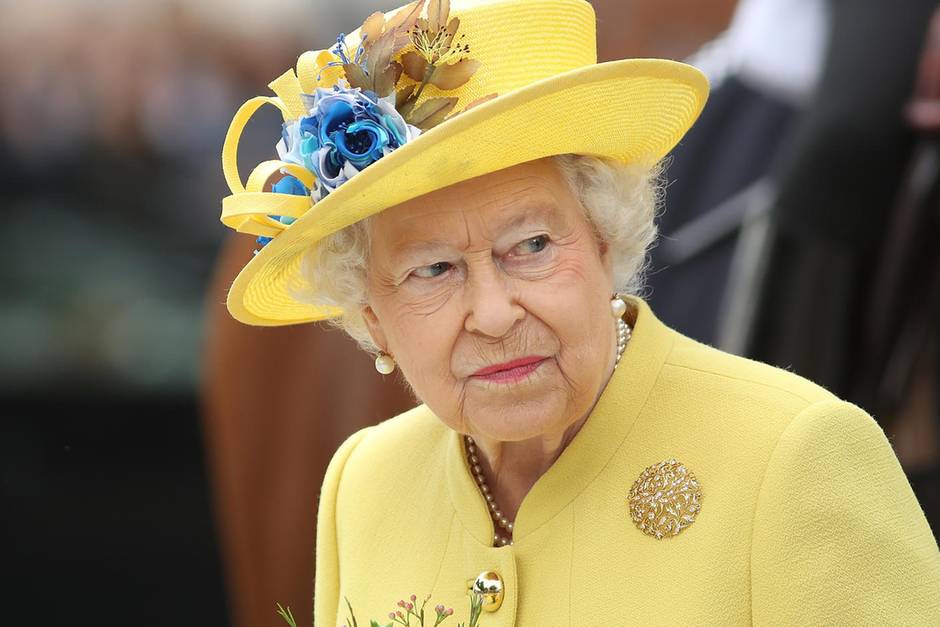 Meghan Markle Receives A Stern Message From Queen Elizabeth